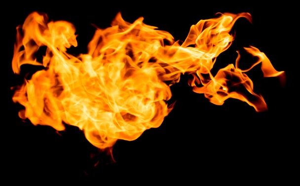 огонь пылает на черном
 - Фото, изображение