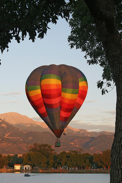 Pikes peak and hot air balloon at the Colorado Balloon Classic i - Photo, Image