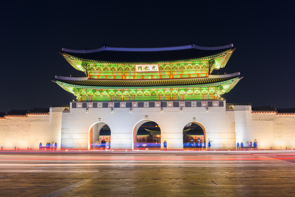 Palácio Gyeongbokgung à noite em Seul, Coreia do Sul
. - Foto, Imagem