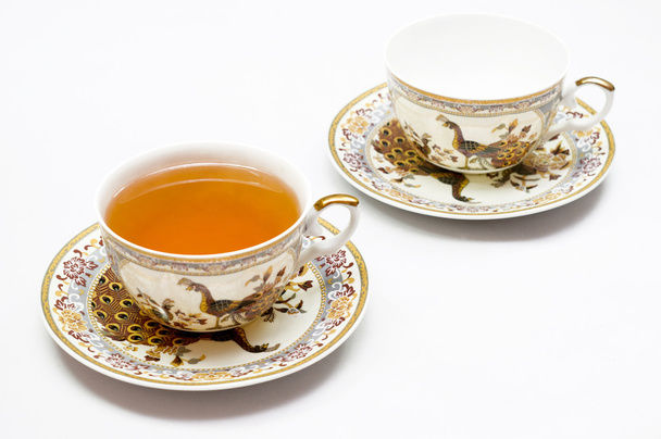 Classica tazza da tè e piattino in porcellana dorata. Isolato su bianco
. - Foto, immagini