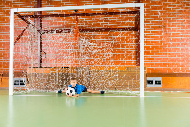 Young boy having fun on an indoor court - Фото, изображение