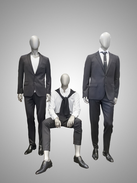 drei männliche Schaufensterpuppen im Anzug - Foto, Bild