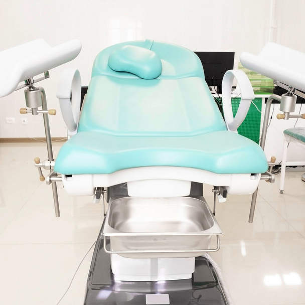 Gynecological chair in gynecological room - Zdjęcie, obraz