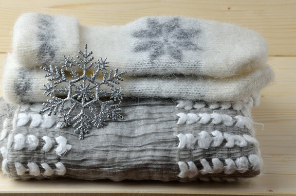 Белые перчатки и шарф
 - Фото, изображение