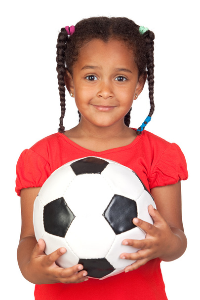 Αφρικανική κοριτσάκι με μια μπάλα ποδοσφαίρου - Φωτογραφία, εικόνα