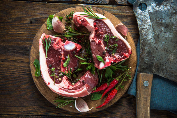 Fresh lamb chops with spices - Zdjęcie, obraz