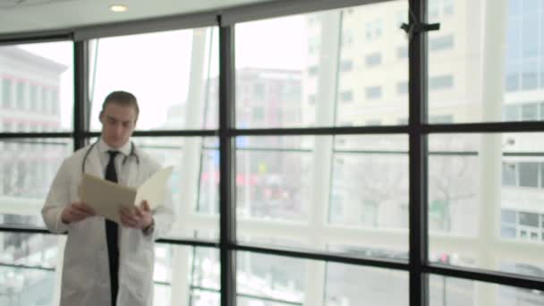 Scene of a young health care professional - Materiał filmowy, wideo