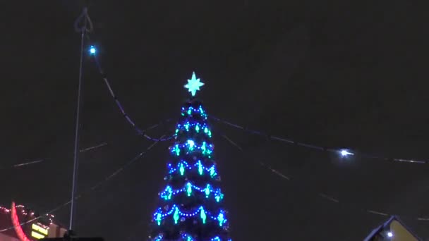 A karácsonyi város megvilágítás - Felvétel, videó