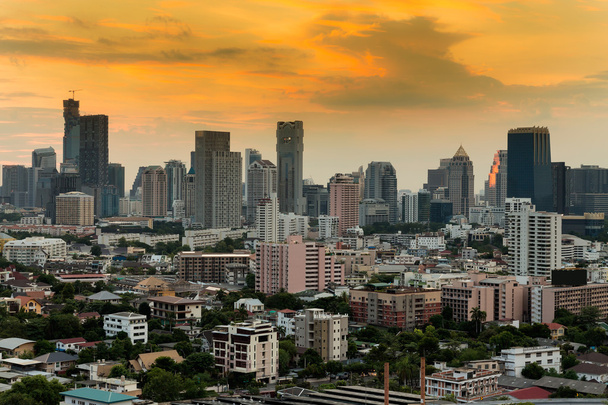Bangkok city downtown, drámai sky - Fotó, kép