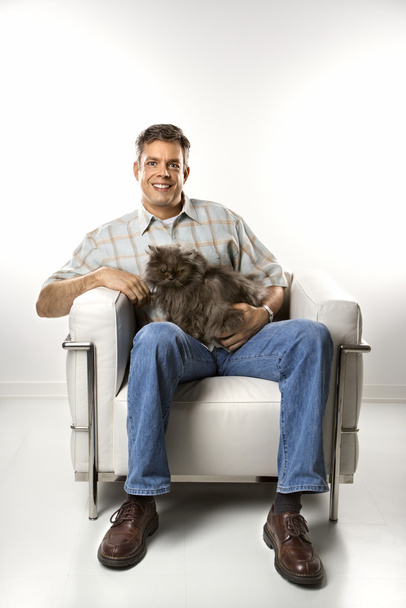 Caucasian man holding Persian cat. - Foto, Imagem