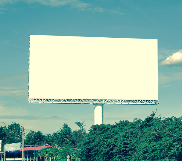 Пустой рекламный щит для рекламы
  - Фото, изображение