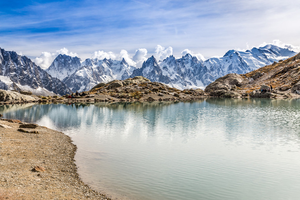 Lac des Cheserys i Mont Blanc - Francja - Zdjęcie, obraz