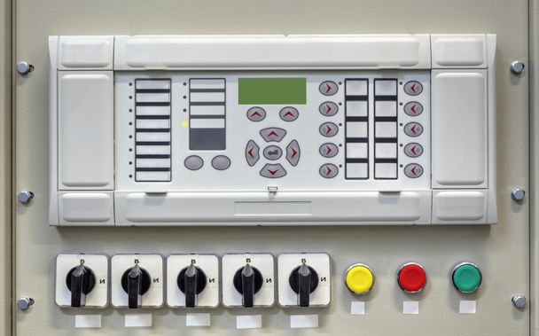 Ηλεκτρικός πίνακας ελέγχου με ηλεκτρονική συσκευή για ρελέ προστασίας σε ηλεκτρικός Υποσταθμός - Φωτογραφία, εικόνα