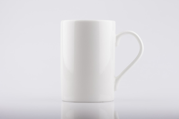 Az üres fehér Cup-fehér háttér - Fotó, kép