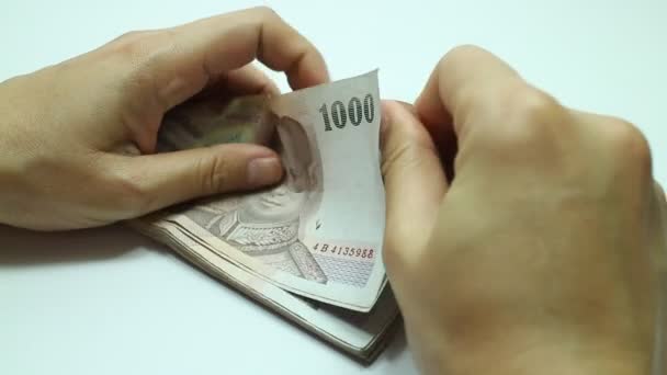 Žena počítá Thajský baht bankovky - Záběry, video