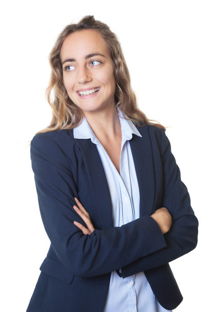 Mujer de negocios rubia con ojos azules y chaqueta mirando hacia los lados
 - Foto, imagen