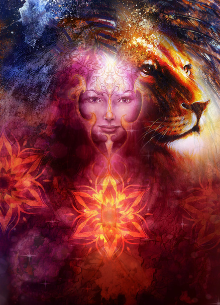 schilderen machtige leeuw head en mystic vrouw gezicht met vogel phoenix tatoeage op gezicht, ornament achtergrond. computer collage. - Foto, afbeelding
