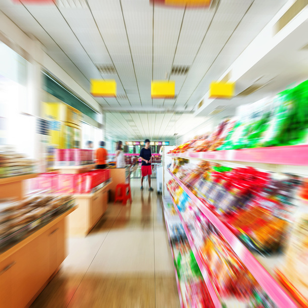 corredor do supermercado, borrão de movimento
 - Foto, Imagem