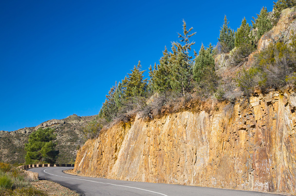 horská silnice s ostré křivky - Fotografie, Obrázek