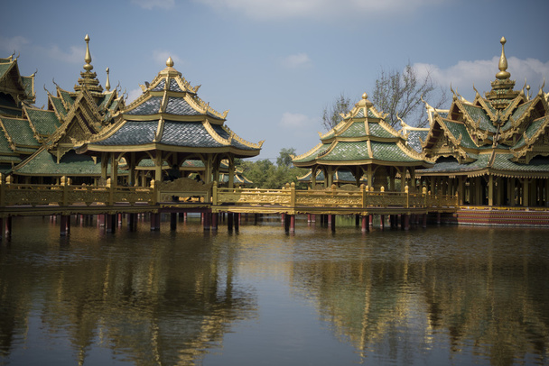 ムアンボランで伝統的な寺院 - 写真・画像