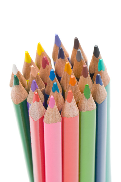 vele potloden van verschillende kleuren - Foto, afbeelding