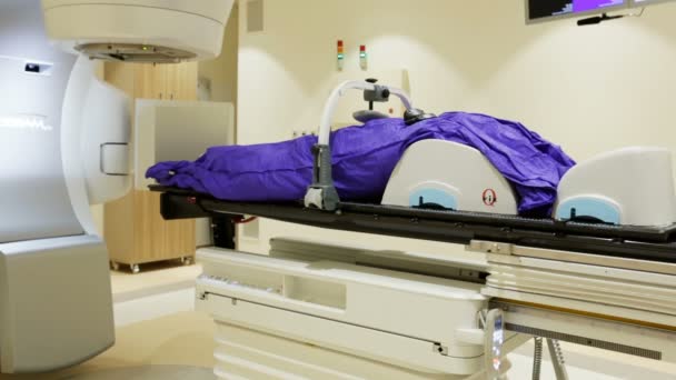 Radiation therapy for cancer. Pan - Πλάνα, βίντεο