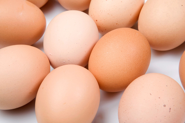 Foto de muchos huevos de gallina marrón
 - Foto, imagen