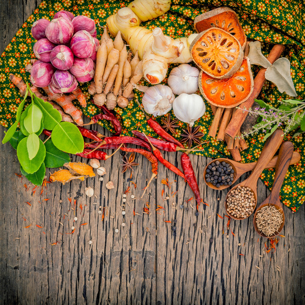 Surtido de comida tailandesa ingredientes de cocina especias sabor, salud
 - Foto, Imagen