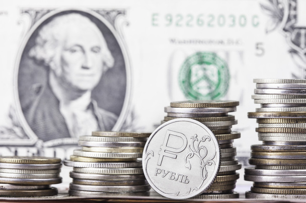 minci Rubl na pozadí dolar bankovky a peníze zásobníků - Fotografie, Obrázek