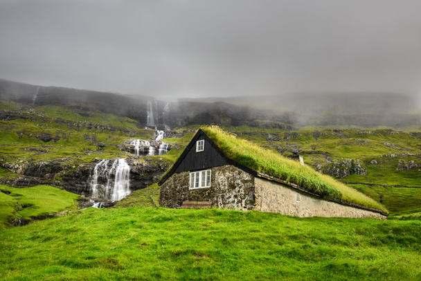 Исторический каменный дом на Фарерских островах
 - Фото, изображение