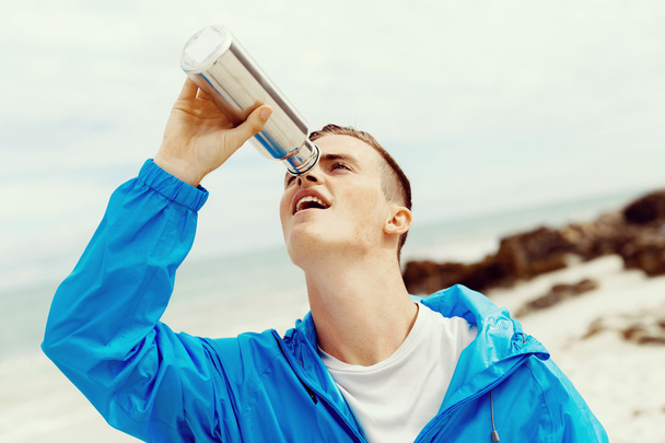 Man drinking from a sports bottle - Foto, Imagen
