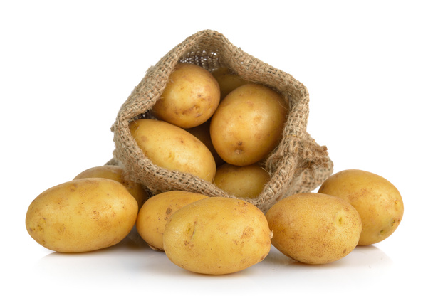  Kartoffel im Sack isoliert auf weißem Hintergrund - Foto, Bild