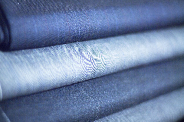 Μαλλί κοστούμι ύφασμα στο ράφτες κατάστημα παράθυρο - Φωτογραφία, εικόνα