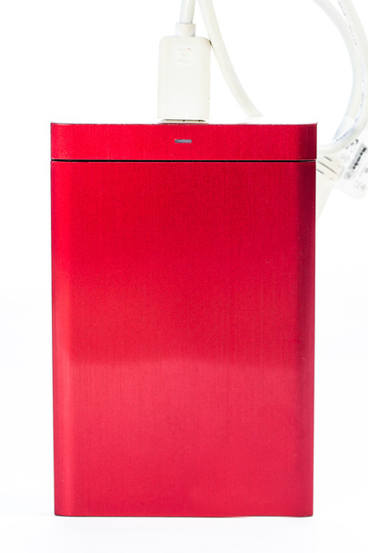 Punainen ulkoinen kiintolevy USB-kaapelilla valkoisella
  - Valokuva, kuva