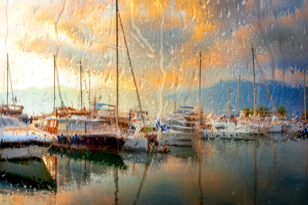 jacht kikötő whrough esős ablak - Fotó, kép