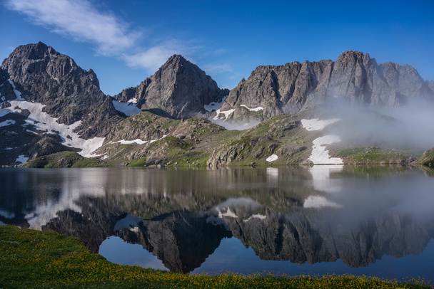 Montanha lago com reflexão
 - Foto, Imagem