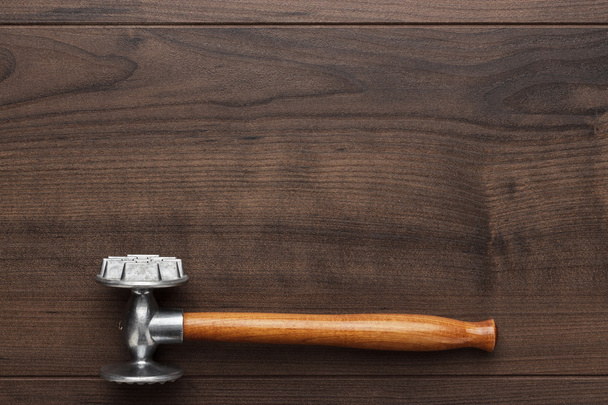 kitchen hammer on the wooden table - Zdjęcie, obraz