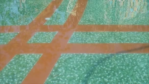 κυματισμός του νερού στην πισίνα - Πλάνα, βίντεο