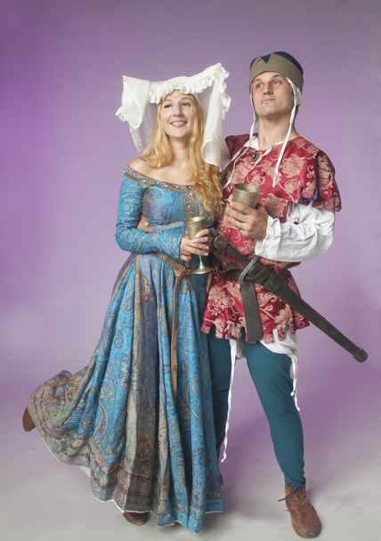 Feliz pareja medieval
  - Foto, Imagen