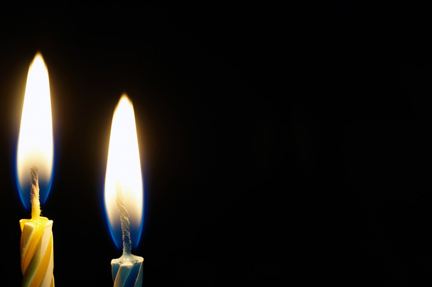 Polttaa kynttilä eristetty musta
 - Valokuva, kuva
