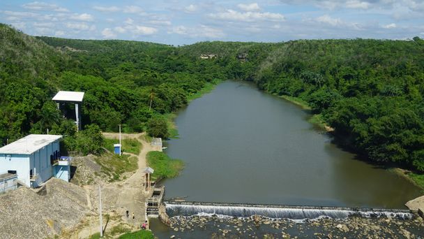 Rivière Chavon en La Romana, République Dominicaine
 - Photo, image