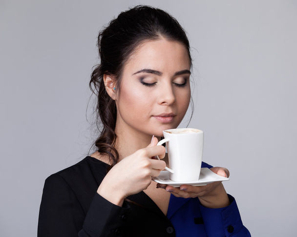 Young brunette woman with a cup - Fotó, kép