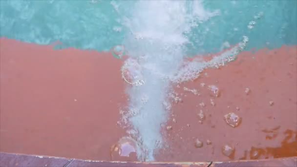 Primer plano de la piscina del sistema de sal
 - Imágenes, Vídeo