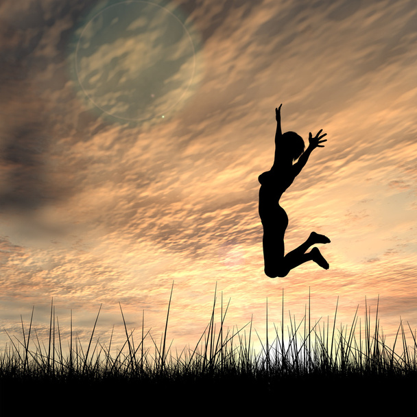 Concepto o conceptual mujer joven o mujer de negocios silueta salto feliz en el campo de hierba al atardecer o amanecer cielo fondo
 - Foto, imagen