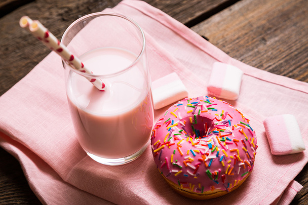 Pink donuts and a milkshake - Фото, зображення