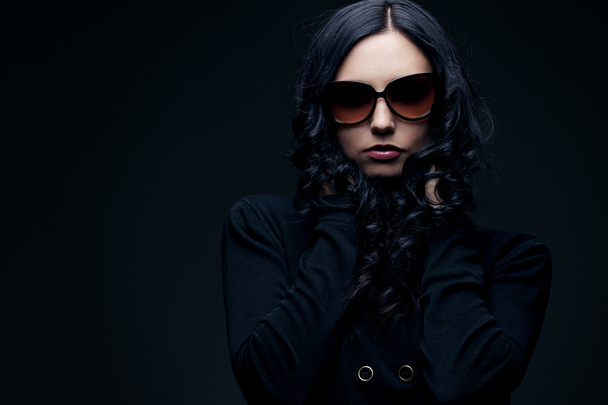 Brunette wearing sunglasses - Fotografie, Obrázek