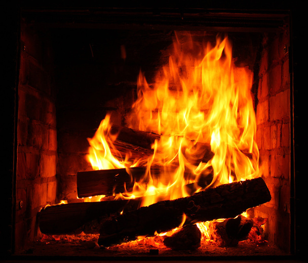 Feuer in brennendem Kamin im Winter Nahaufnahme - Foto, Bild