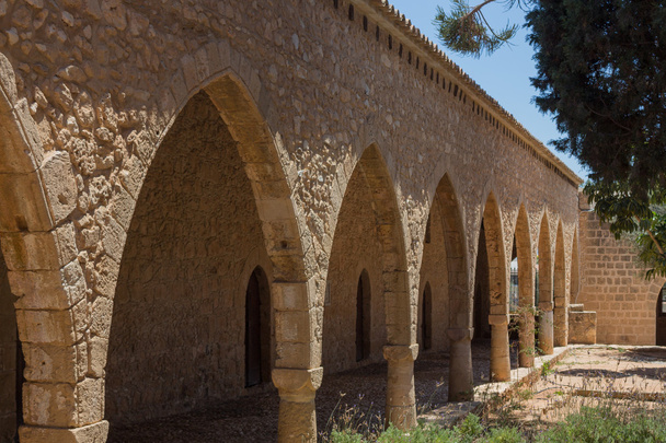 Arco en el monasterio de Ayia Napa, Chipre. - Foto, Imagen
