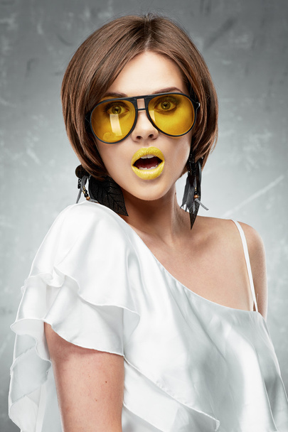 Woman with bob haircut and yellow lips - Φωτογραφία, εικόνα