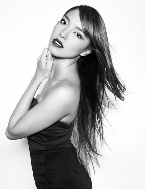 beautiful young asian woman with long hair - Fotografie, Obrázek